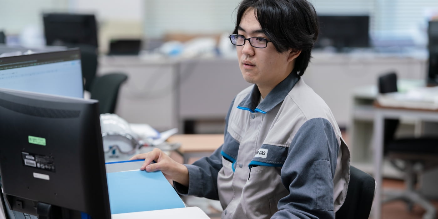 ガスを製造、供給するための設備の点検、保全を担当。