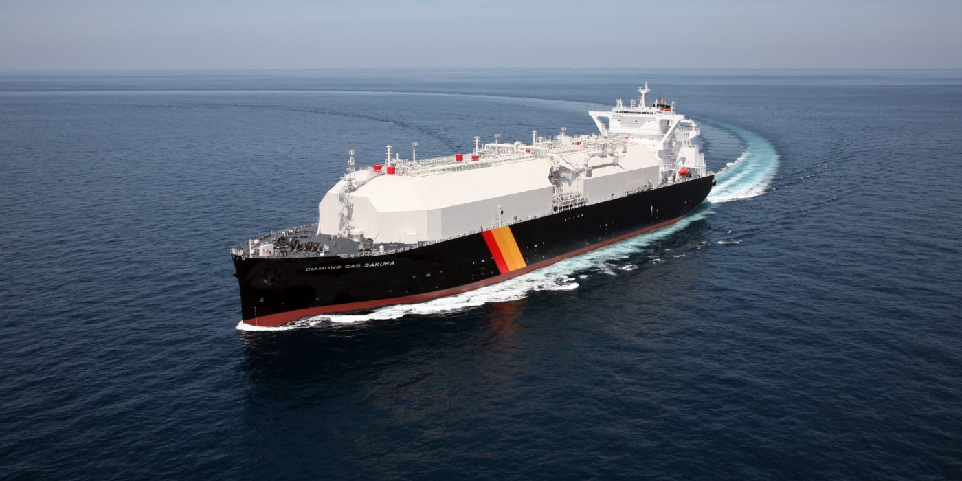 シンガポールの拠点で、原料調達に力を注ぐ。