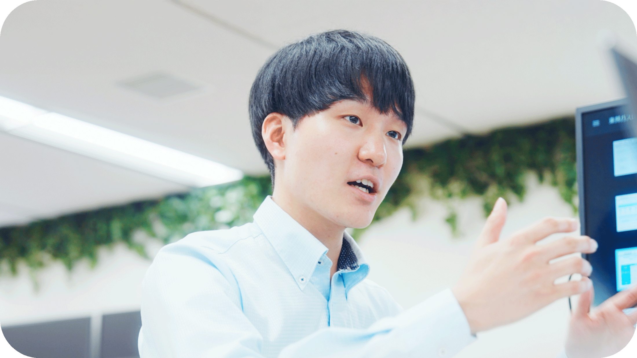 オフィスで仕事をするK.Nさん